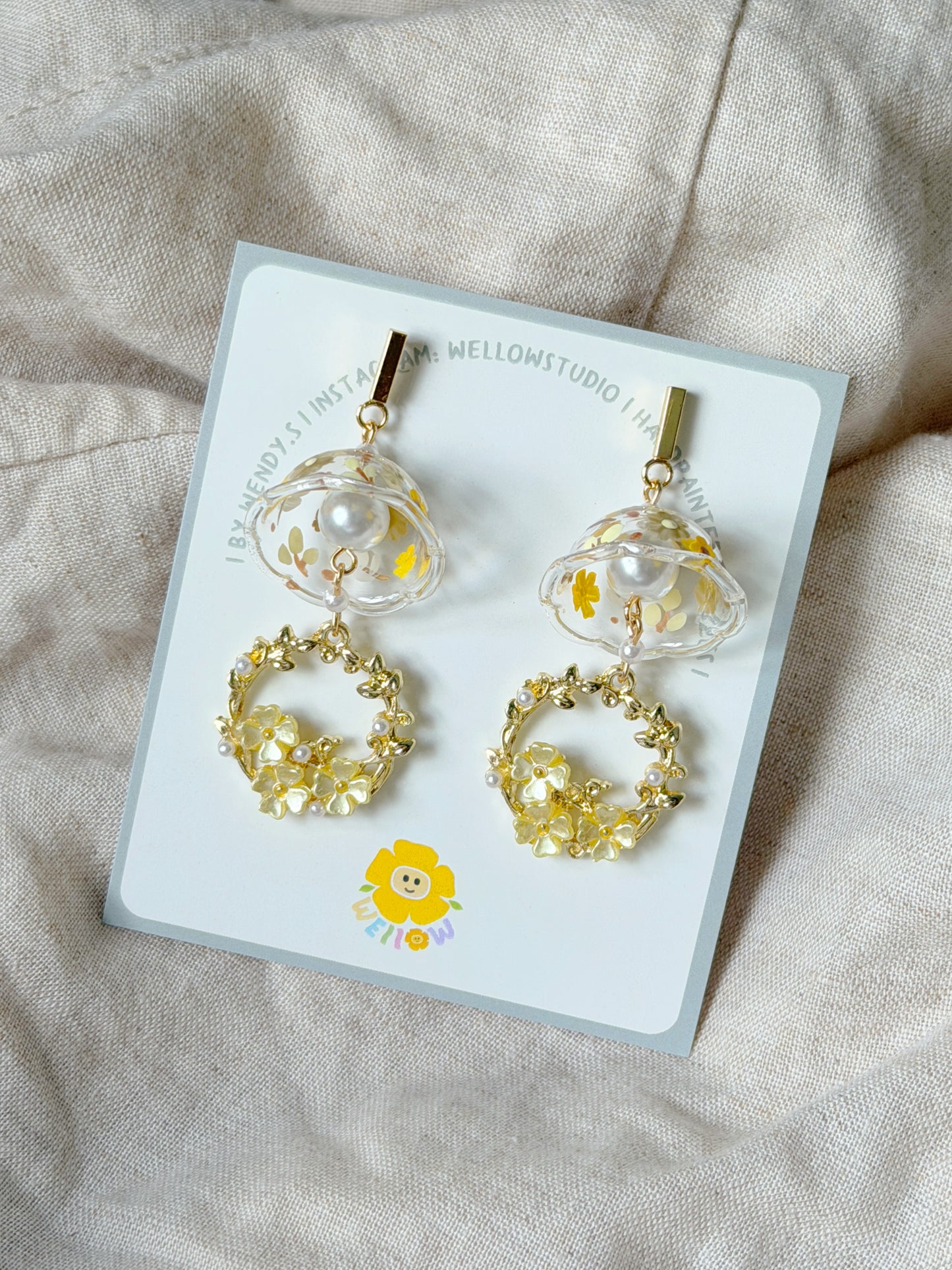 Sunlit Petals Dangling (Bar studs)