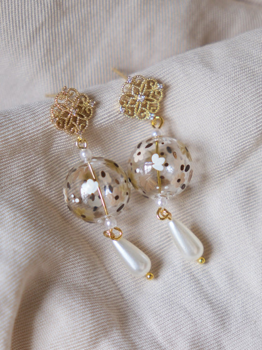 Snowy Oriental Studs (925 silver)