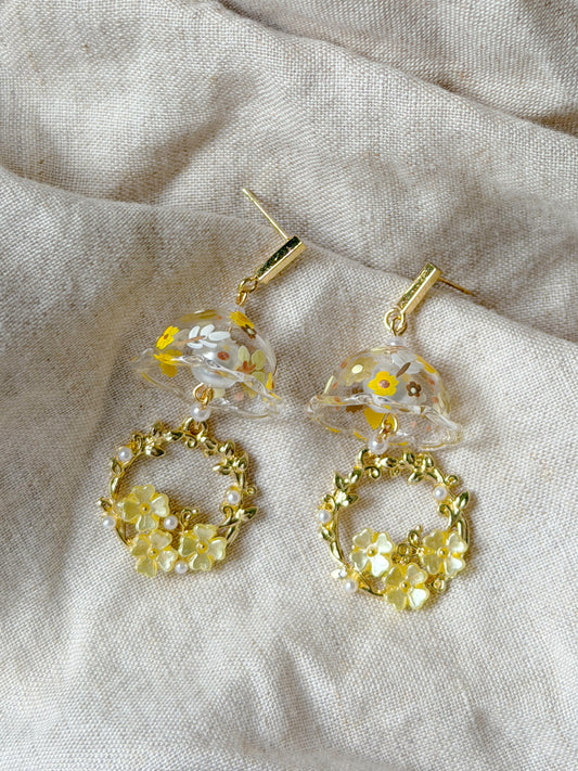 Sunlit Petals Dangling (Bar studs)