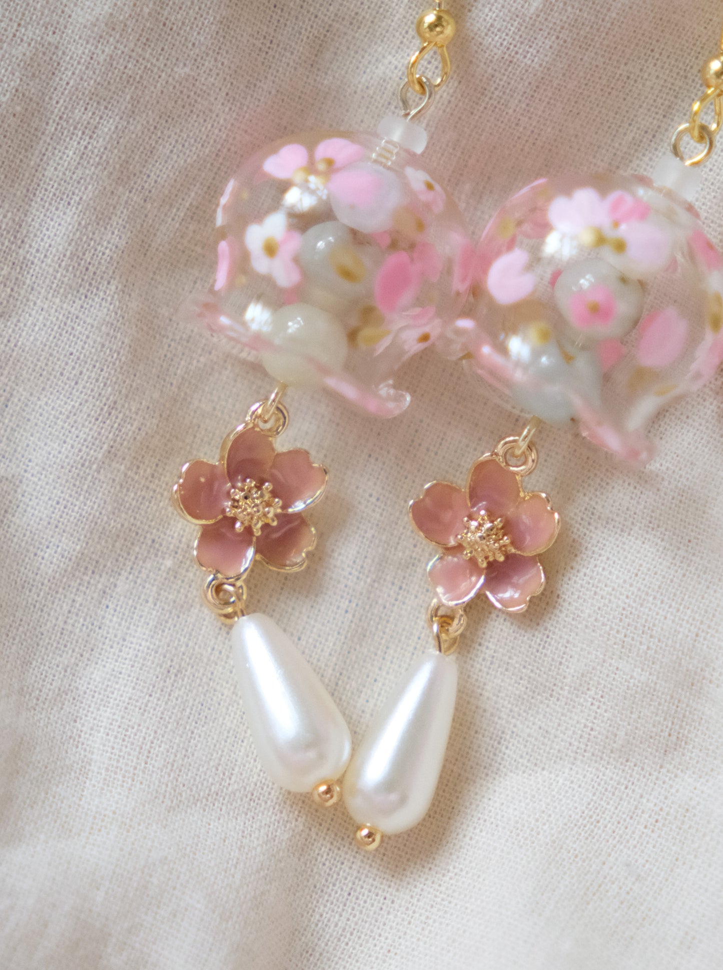 Yoshino Cherry Pink Fish Hook (925 silver)
